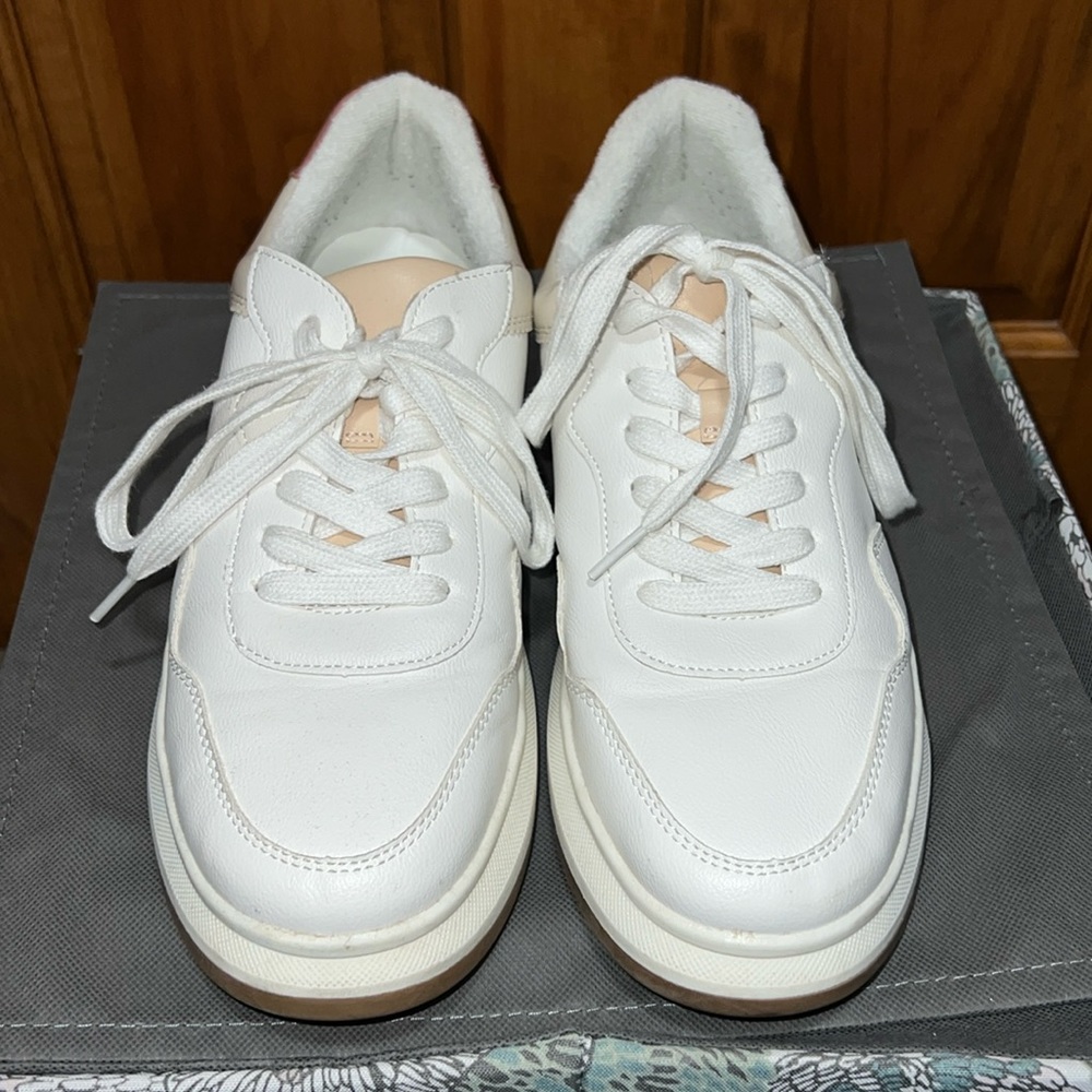 Women’s neutral shoes. Comfy/casual!